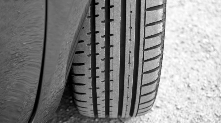 Contrôle continu des pneus, les conseils d'entretien automobile de OPEL à Brie-Comte-Robert