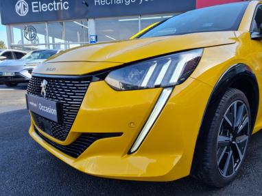 Voir le détail de l'offre de cette PEUGEOT 208 1.2 PureTech 130ch S&S GT EAT8 de 2020 en vente à partir de 22 190 € 