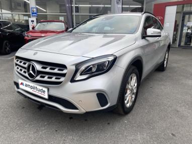 Voir le détail de l'offre de cette MERCEDES-BENZ GLA 180 Sensation 7G-DCT de 2019 en vente à partir de 21 999 € 