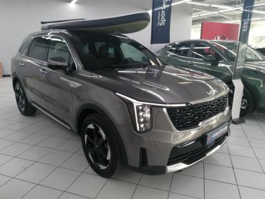 Voir le détail de l'offre de cette KIA Sorento 1.6 T-GDi 253ch PHEV Premium Business 4x4 7 places de 2024 en vente à partir de 57 199 € 