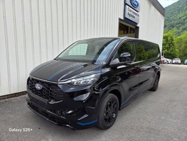 Voir le détail de l'offre de cette FORD Transit Custom Fg 320 L2H1 2.0 EcoBlue 170ch Cabine Approfondie Sport BVA8 de 2025 en vente à partir de 54 999 €