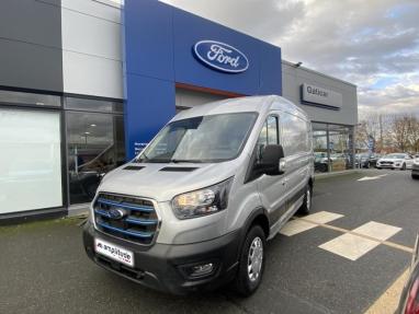 Voir le détail de l'offre de cette FORD Transit 2T Fg PE 390 L2H2 198 kW Batterie 75/68 kWh Trend Business de 2023 en vente à partir de 468.59 €  / mois